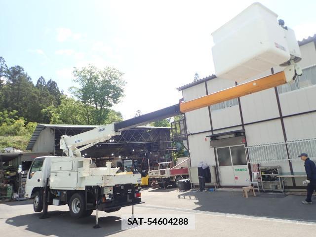Isuzu ELF TRUCK 2018-08 7820422-1