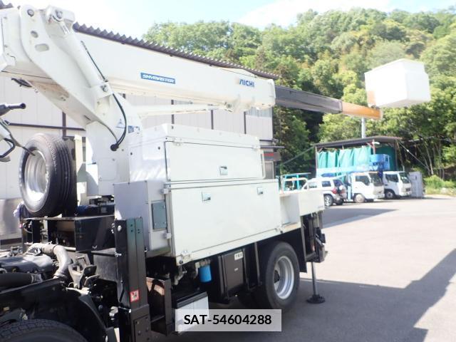 Isuzu ELF TRUCK 2018-08 7820422-12
