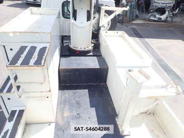 Isuzu ELF TRUCK 2018-08 7820422-8