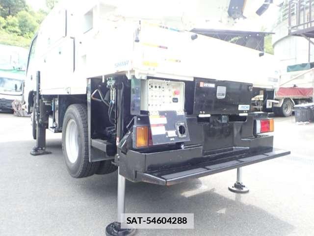 Isuzu ELF TRUCK 2018-08 7820422-9