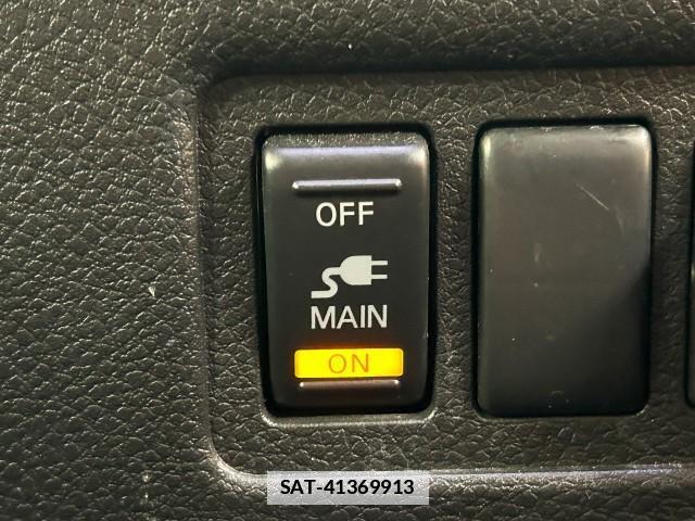 Nissan ELGRAND 2011-12 7812115-16
