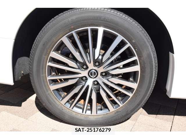 Nissan ELGRAND 2021-02 7816371-17