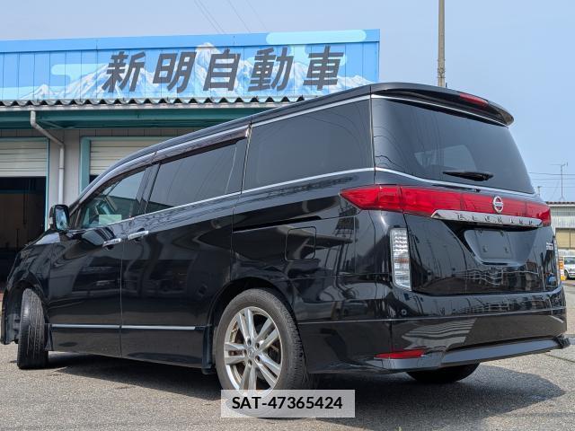 Nissan ELGRAND 2010-08 7819068-12