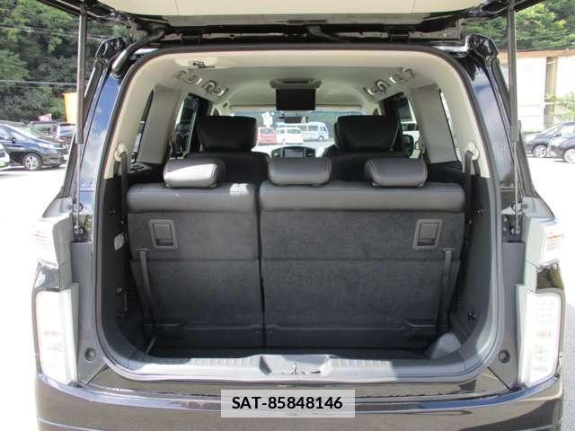 Nissan ELGRAND 2017-07 7819615-18