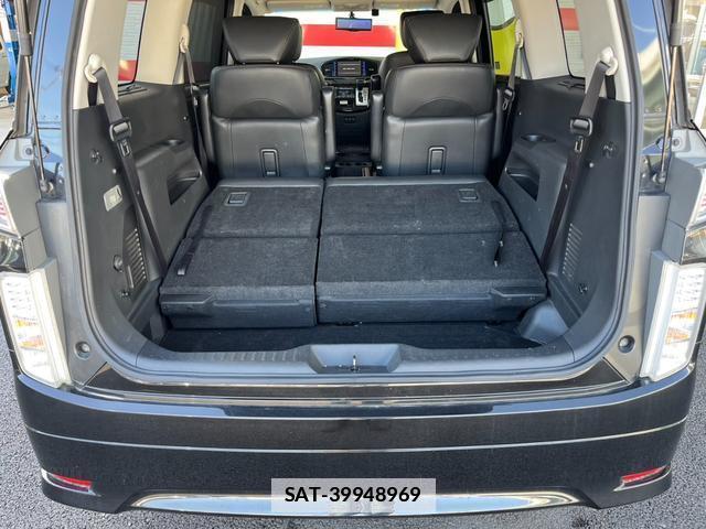 Nissan ELGRAND 2016-10 7820607-7