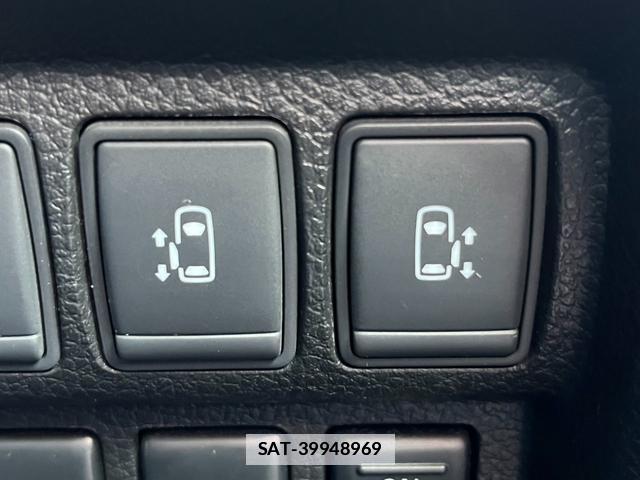 Nissan ELGRAND 2016-10 7820607-8