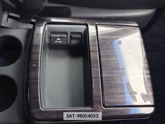 Nissan ELGRAND 2017-05 7822840-5