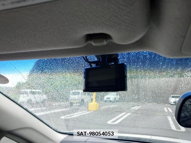 Nissan ELGRAND 2017-05 7822840-6