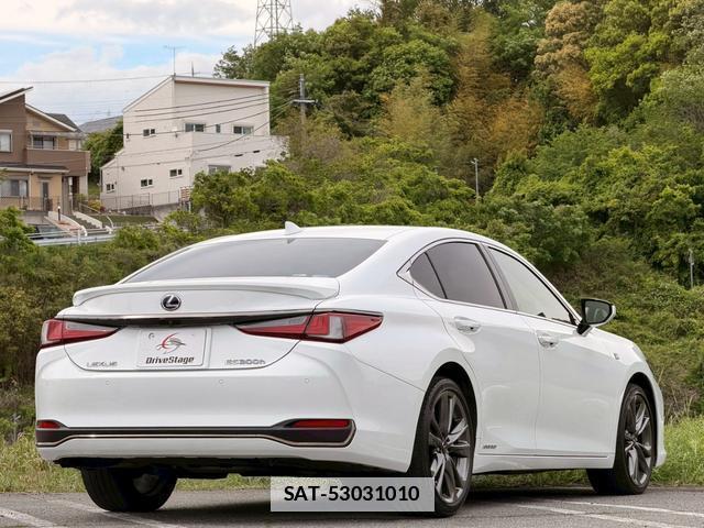 Lexus ES 2019-07 7816214-1
