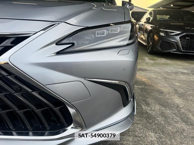 Lexus ES 2021-11 7816799-11