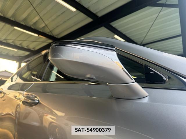 Lexus ES 2021-11 7816799-16