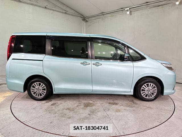Toyota ESQUIRE 2015-04 7812316-17