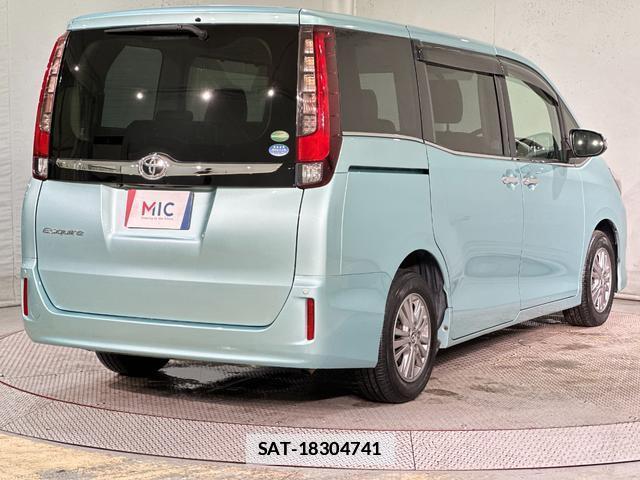 Toyota ESQUIRE 2015-04 7812316-18