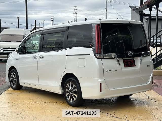 Toyota ESQUIRE 2018-06 7815626-1