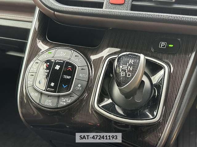 Toyota ESQUIRE 2018-06 7815626-12
