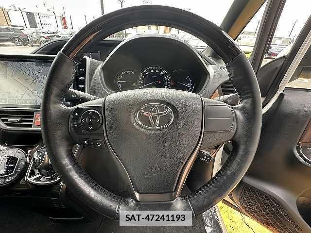 Toyota ESQUIRE 2018-06 7815626-3