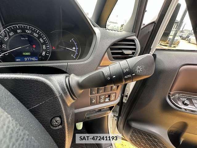 Toyota ESQUIRE 2018-06 7815626-5