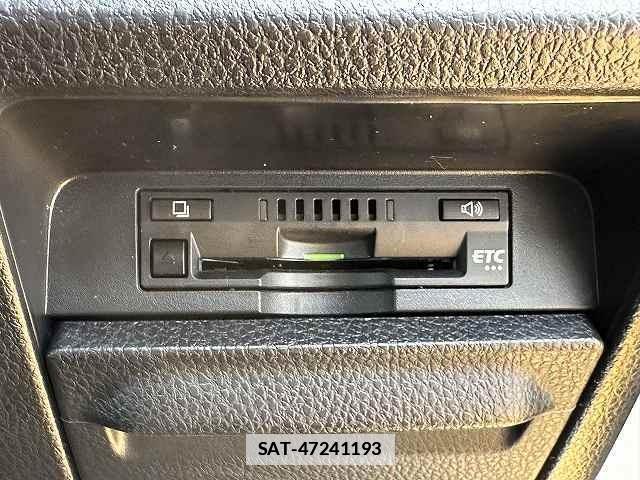Toyota ESQUIRE 2018-06 7815626-9