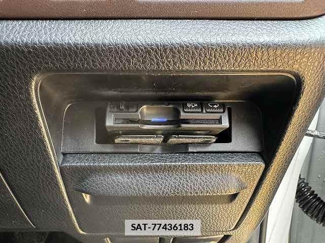 Toyota ESQUIRE 2019-01 7815629-10