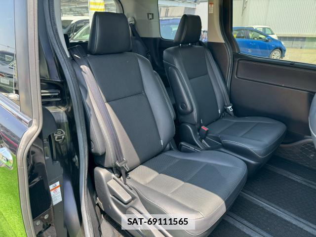 Toyota ESQUIRE 2015-08 7816465-9