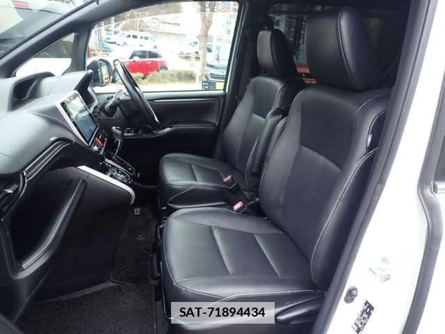 Toyota ESQUIRE 2019-05 7817482-3