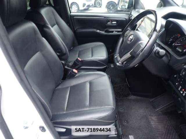 Toyota ESQUIRE 2019-05 7817482-7