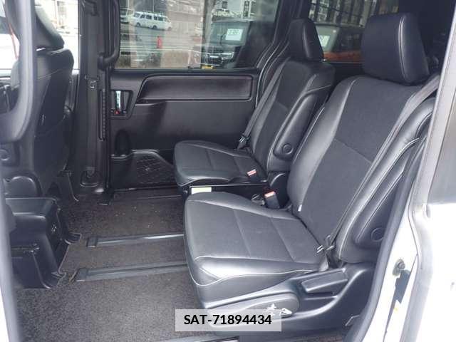 Toyota ESQUIRE 2019-05 7817482-8