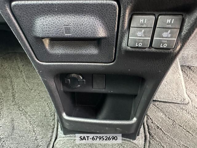 Toyota ESQUIRE 2016-11 7819764-13