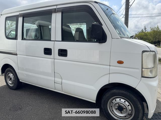 Suzuki EVERY 2012-02 7811937-1