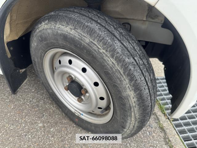 Suzuki EVERY 2012-02 7811937-18