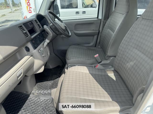 Suzuki EVERY 2012-02 7811937-8