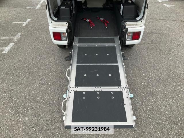 Suzuki EVERY 2018-05 7814089-4