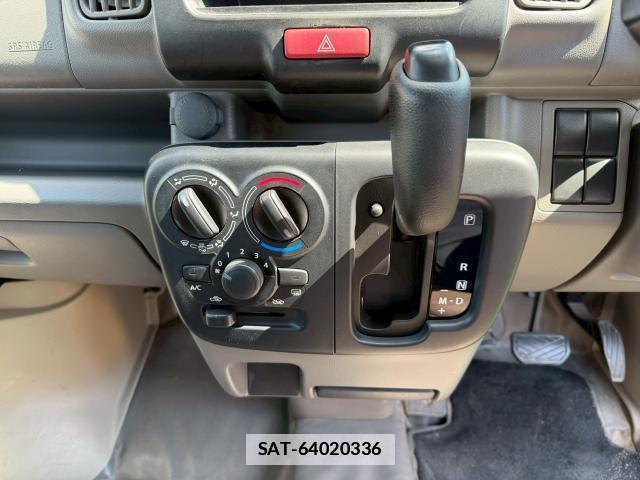 Suzuki EVERY 2015-02 7816453-11