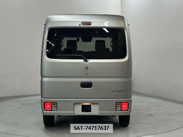 Suzuki EVERY 2023-06 7818392-18
