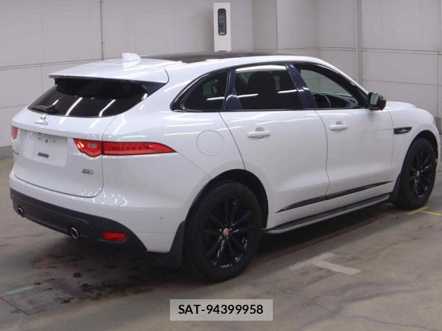 Jaguar F-PACE 2017-05 7811799-1