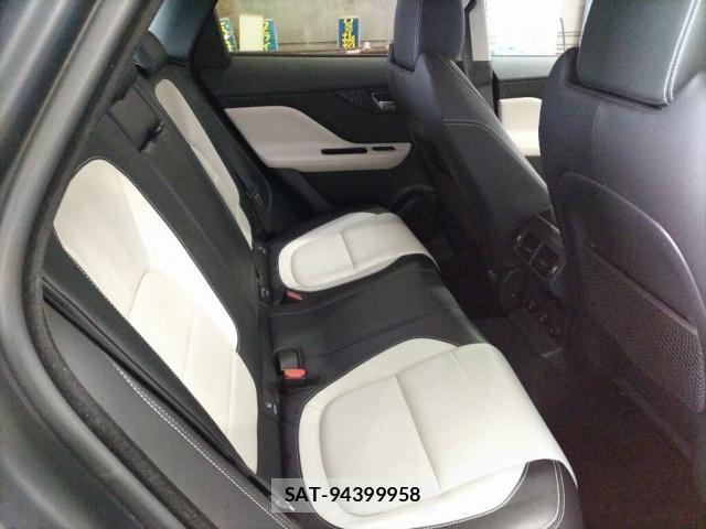 Jaguar F-PACE 2017-05 7811799-3