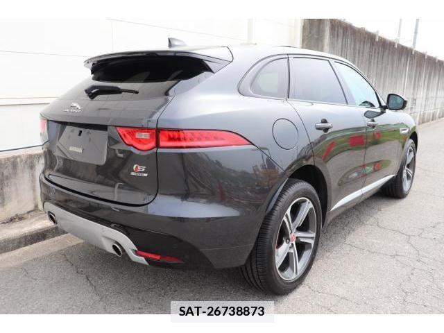 Jaguar F-PACE 2018-06 7817202-1