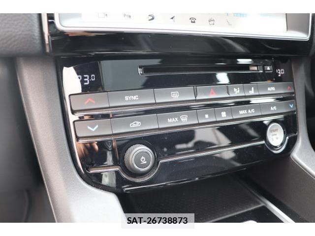 Jaguar F-PACE 2018-06 7817202-17