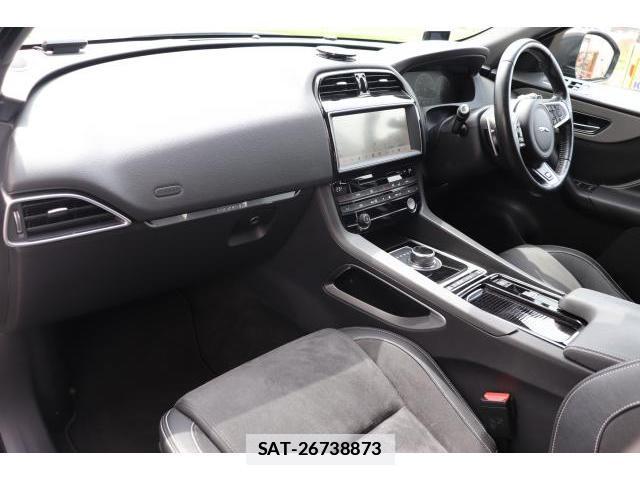 Jaguar F-PACE 2018-06 7817202-2
