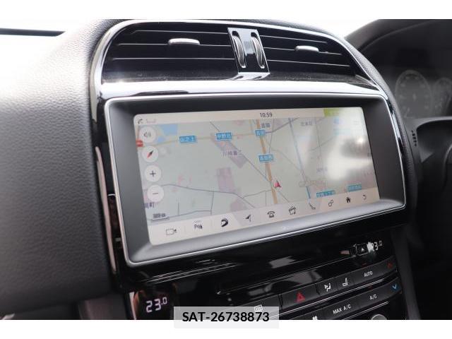 Jaguar F-PACE 2018-06 7817202-4
