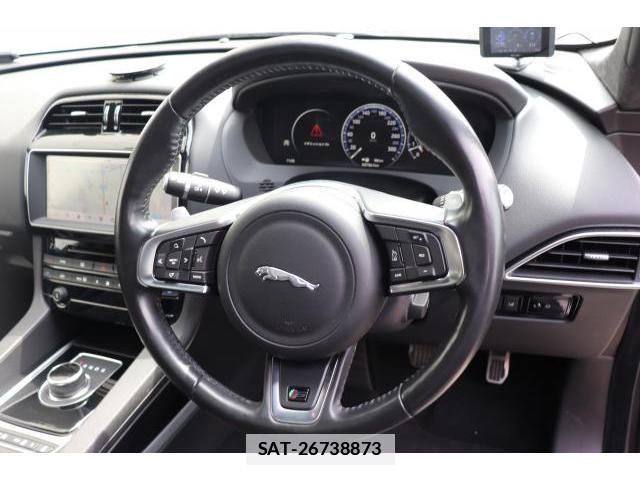 Jaguar F-PACE 2018-06 7817202-7