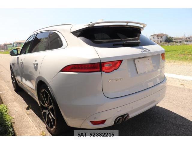 Jaguar F-PACE 2017-03 7817211-14