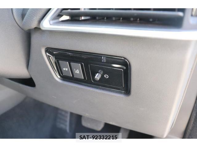 Jaguar F-PACE 2017-03 7817211-17
