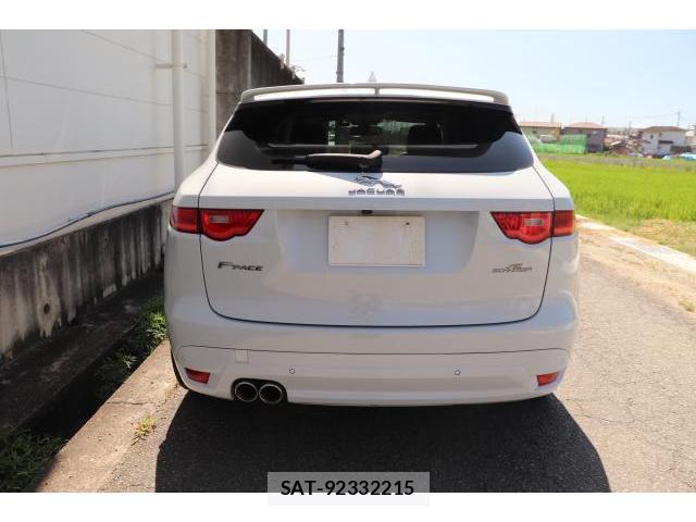 Jaguar F-PACE 2017-03 7817211-18