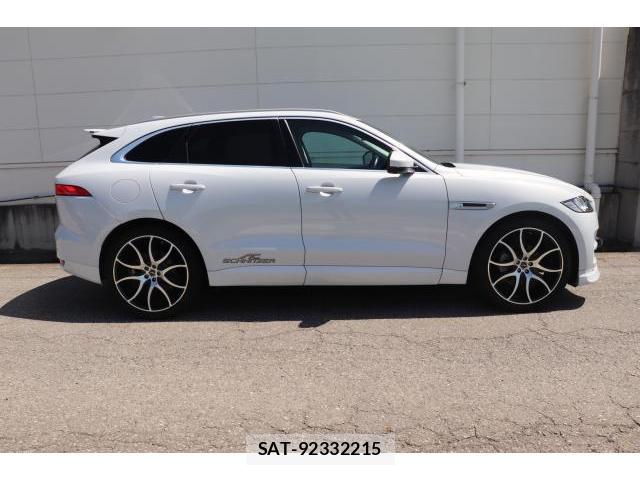 Jaguar F-PACE 2017-03 7817211-3