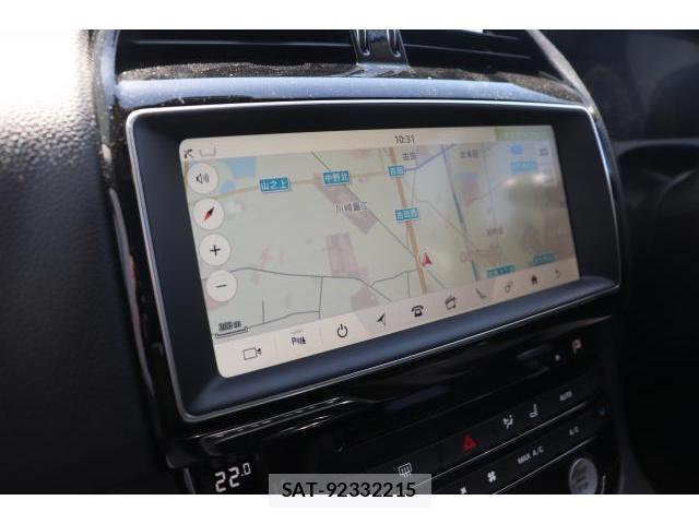 Jaguar F-PACE 2017-03 7817211-4