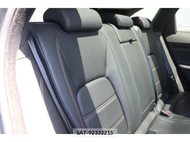 Jaguar F-PACE 2017-03 7817211-6