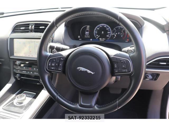 Jaguar F-PACE 2017-03 7817211-7