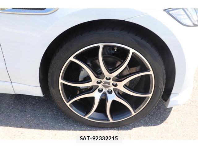 Jaguar F-PACE 2017-03 7817211-8
