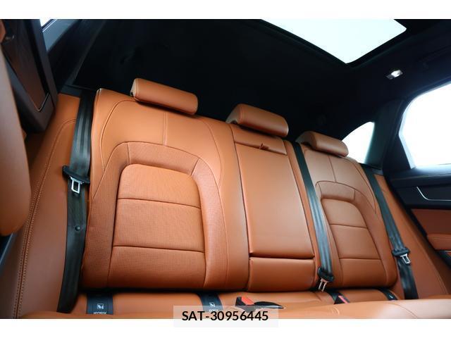 Jaguar F-PACE 2023-06 7818665-15